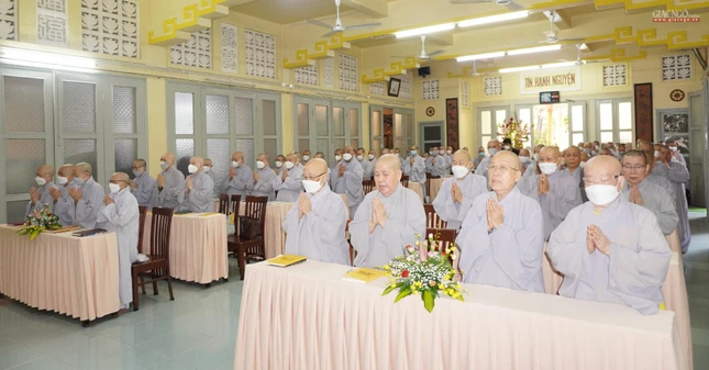 Chư tôn đức Phân ban Ni giới TP.HCM tham dự lớp học về giới luật sáng 8-6-2022