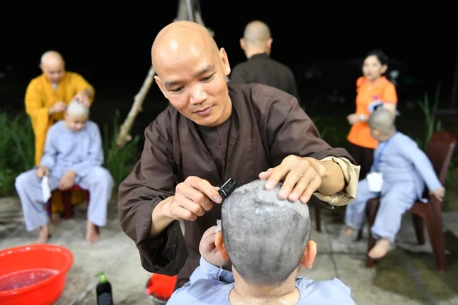 80 em trong số 220 bé tham dự được xuống tóc 80 em trong số 220 bé tham dự được xuống tóc