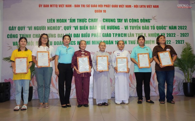 Có 60 món chay trong buổi gây quỹ