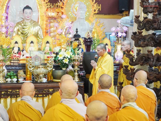 Đoàn cúng dường tại trường hạ chùa Quảng Đức, quận 12 Đoàn cúng dường tại trường hạ chùa Quảng Đức, quận 12