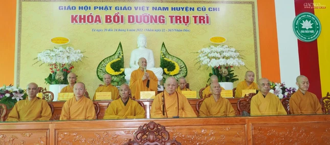 Hòa thượng Thích Minh Thông ban đạo từ chứng minh Hòa thượng Thích Minh Thông ban đạo từ chứng minh