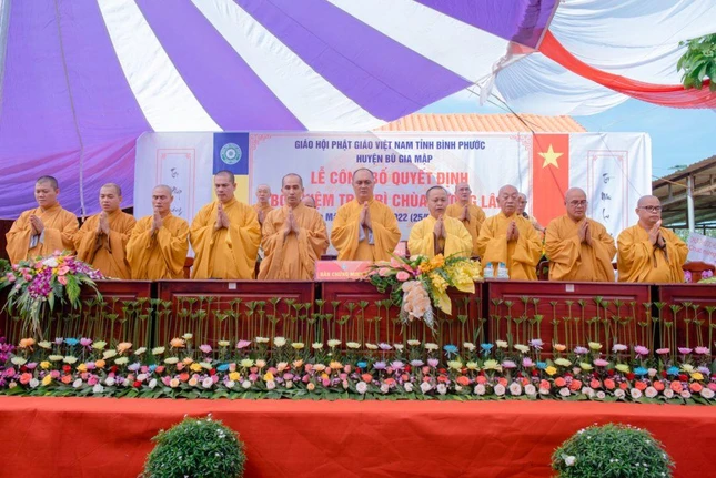 Chư tôn đức giáo phẩm chứng minh