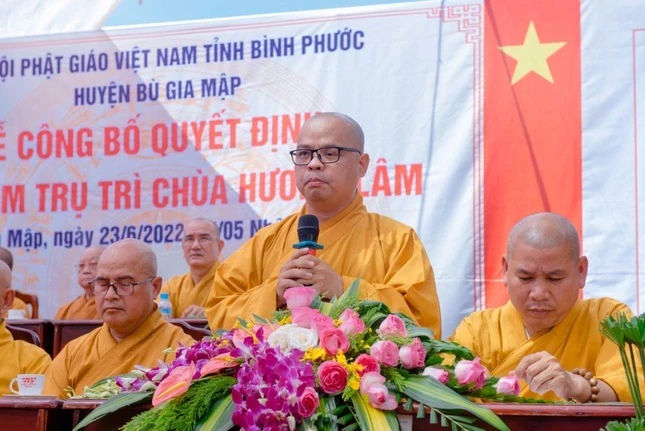 Đại đức Thích Thiện Châu huấn từ đến đệ tử