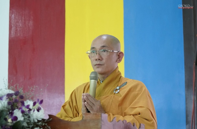 Thượng tọa Thích Tịnh Tâm, Phó ban kiêm Chánh Thư ký Ban Trị sự GHPGVN huyện Củ Chi báo cáo tổng kết Thượng tọa Thích Tịnh Tâm, Phó ban kiêm Chánh Thư ký Ban Trị sự GHPGVN huyện Củ Chi báo cáo tổng kết