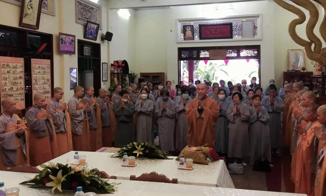 Cúng dường trường hạ