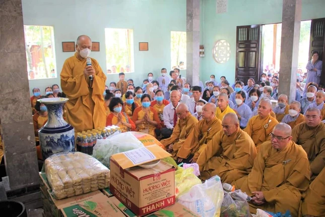 Đoàn cúng dường trường hạ tập trung trong tỉnh Vĩnh Long Đoàn cúng dường trường hạ tập trung trong tỉnh Vĩnh Long