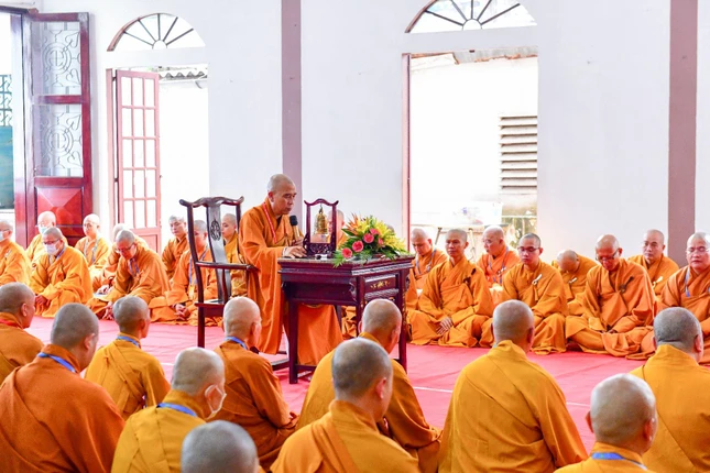 Thượng tọa Thích Quảng Chơn trùng tuyên luật