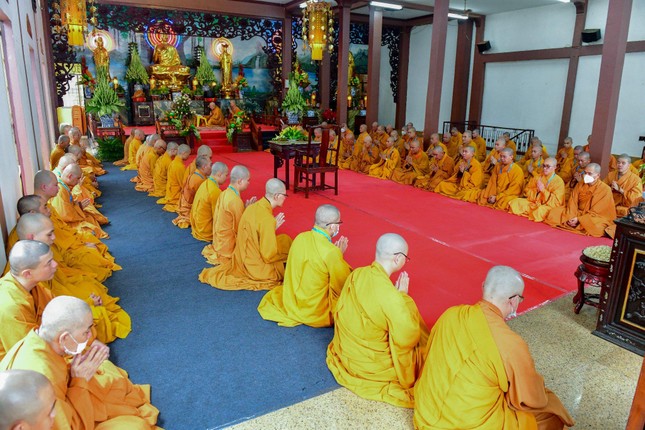 Có 92 chư Tăng dự kỳ bố-tát Có 92 chư Tăng dự kỳ bố-tát