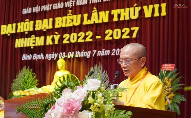 Hòa thượng Thích Đồng Quả đọc nội quy đại hội