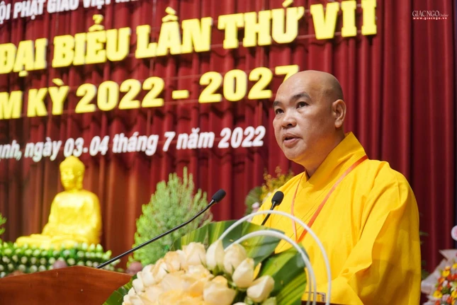 Thượng tọa Thích Nhuận Trí, Phó ban kiêm Chánh Thư ký báo cáo tóm tắt hoạt động Phật sự khóa VI, nhiệm kỳ 2017-2022