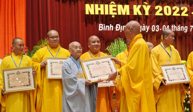 Phân ban Ni giới tỉnh Bình Định nhận Bằng tuyên dương công đức của Ban Trị sự Phật giáo tỉnh