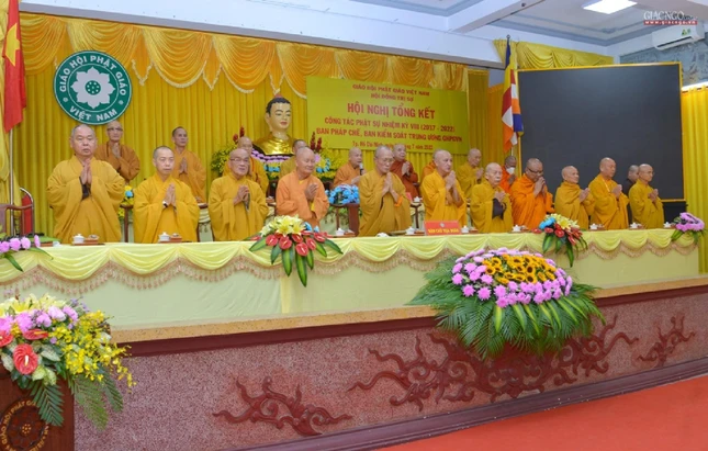 Chư tôn đức niệm Phật cầu gia bị