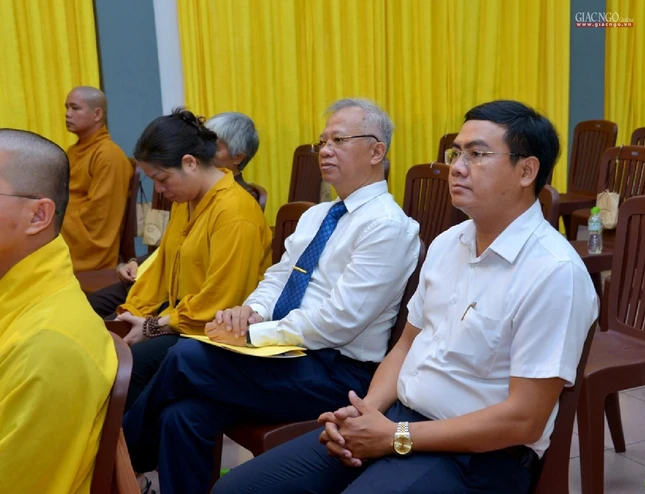 Đại biểu Ủy ban MTTQVN TP.HCM và các cư sĩ tham dự