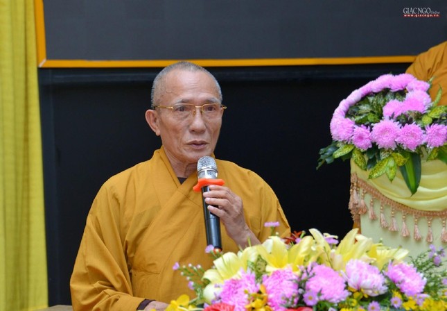 Hòa thượng Thích Huệ Trí thay mặt Ban Tổ chức phát biểu khai mạc