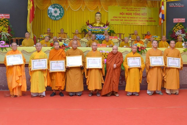 và Bằng công đức