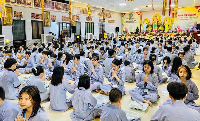 Tập ăn cơm trong chánh niệm