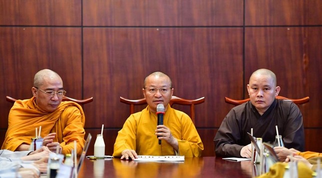 Thượng tọa Thích Nhật Từ chủ trì buổi họp Thượng tọa Thích Nhật Từ chủ trì buổi họp