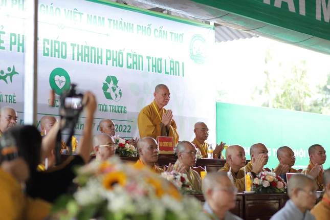 Thượng tọa Thích Phước Nghiêm phát biểu