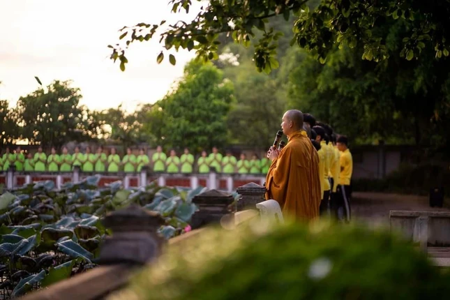 Thiền hành, niệm Phật buổi sáng