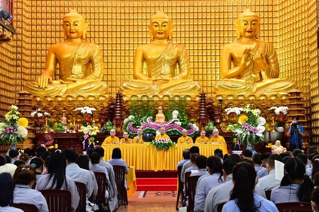 Thượng tọa Thích Nhật Từ pháp thoại trước đại chúng