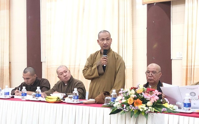 Chư tôn đức tham gia đóng góp ý kiến thảo luận