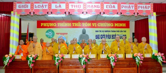 Chư tôn đức chứng minh
