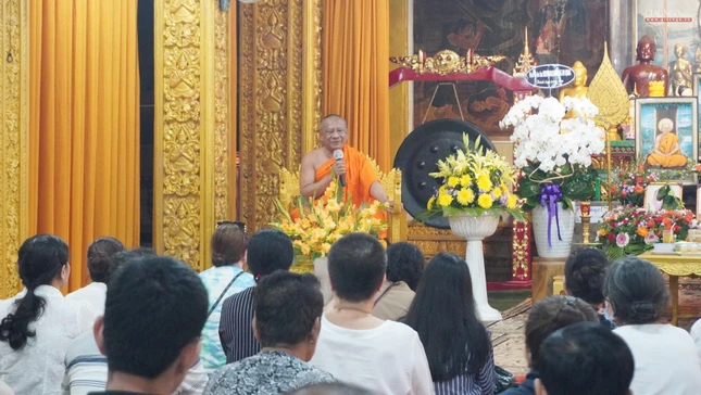 Hòa thượng Danh Lung có thời thuyết pháp nói về sự quan trọng của lòng biết ơn, trước khi lễ tưởng niệm diễn ra Hòa thượng Danh Lung có thời thuyết pháp nói về sự quan trọng của lòng biết ơn, trước khi lễ tưởng niệm diễn ra