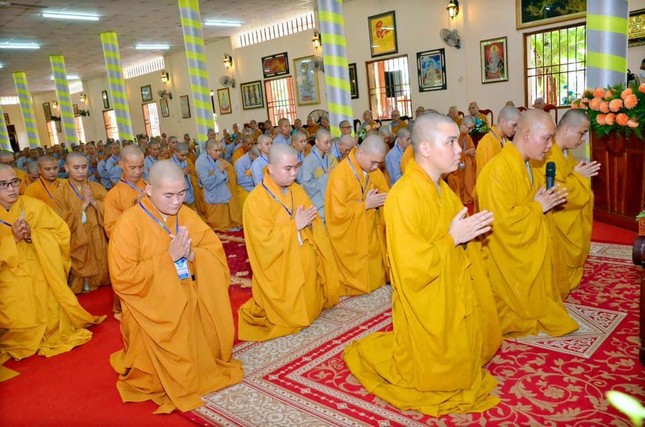 Giới tử dâng lời cảm tạ, tri ân