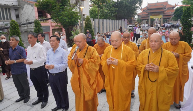 Thành kính dâng hương tưởng niệm