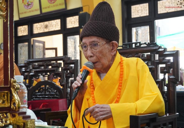 Trưởng lão Hòa thượng Thích Đức Nghiệp chứng minh