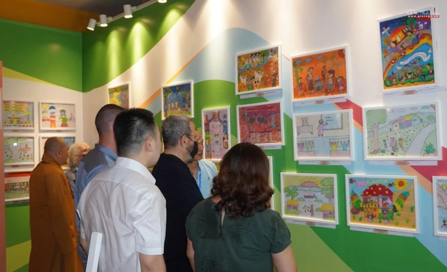 Triển lãm tranh của trẻ yếu thế và tranh nghệ thuật - gây quỹ từ thiện tại chùa Vĩnh Nghiêm diễn ra từ ngày 22-7 đến 31-8 Triển lãm tranh của trẻ yếu thế và tranh nghệ thuật - gây quỹ từ thiện tại chùa Vĩnh Nghiêm diễn ra từ ngày 22-7 đến 31-8