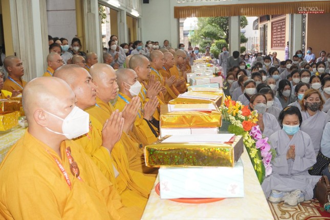 Trang nghiêm khóa lễ trì tụng kinh Vu lan