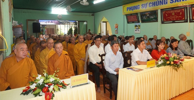 Chư tôn đức, cùng các cấp chính quyền tham dự