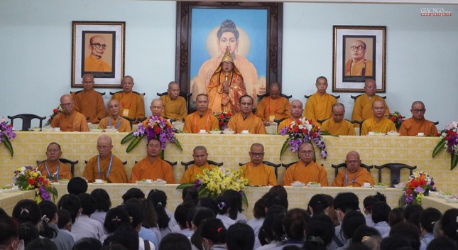 Hòa thượng Thích Như Tín ban đạo từ chứng minh