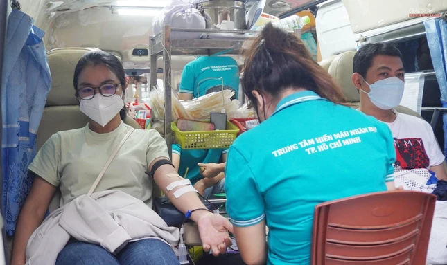 Các bạn trẻ trên địa bàn quận 3 tham gia hiến máu nhân đạo