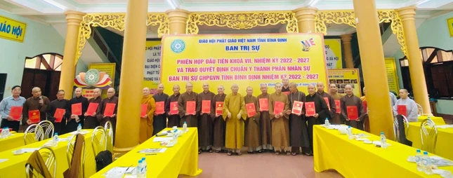 Trao quyết định đến chư tôn đức Ban Trị sự GHPGVN tỉnh Bình Định nhiệm kỳ 2022 - 2026