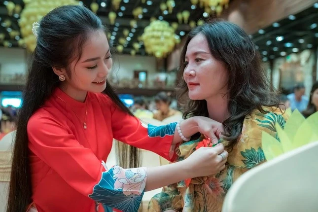 Lễ cài hoa hồng