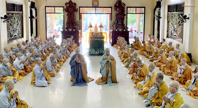 Chư Ni trường hạ chùa Vĩnh Phước dự lễ Tự tứ - Ảnh: C.Vĩnh Phước