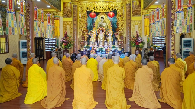 Trang nghiêm khóa lễ