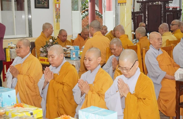 Chư Ni Phật giáo quận Gò Vấp tạ pháp An cư