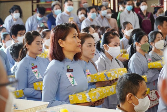 Thành kính dâng y