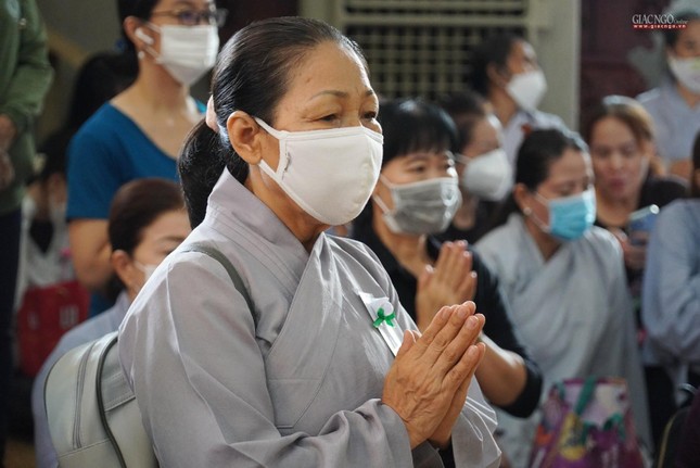 Đông đảo Phật tử về chùa Rằm tháng Bảy