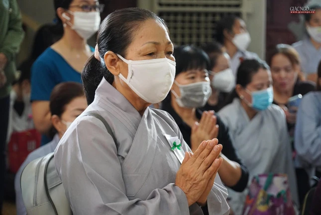 Đông đảo Phật tử về chùa Rằm tháng Bảy