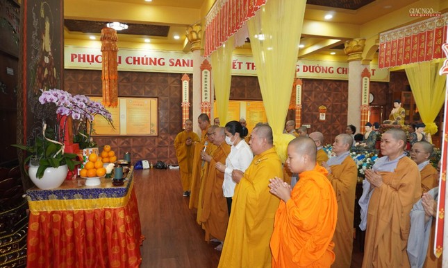 Đại diện chính quyền quận 3 tham dự khóa lễ Đại diện chính quyền quận 3 tham dự khóa lễ