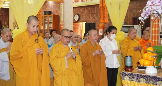 Chư tôn đức thực hiện khóa lễ an vị chư hương linh Chư tôn đức thực hiện khóa lễ an vị chư hương linh