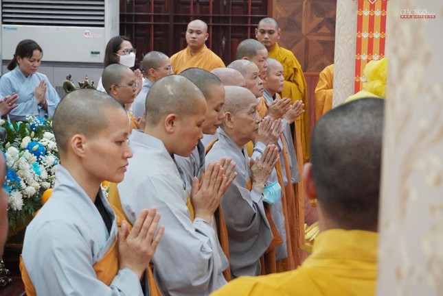 Chư tôn đức Ni Phật giáo quận 3 trang nghiêm tham dự khóa lễ Chư tôn đức Ni Phật giáo quận 3 trang nghiêm tham dự khóa lễ