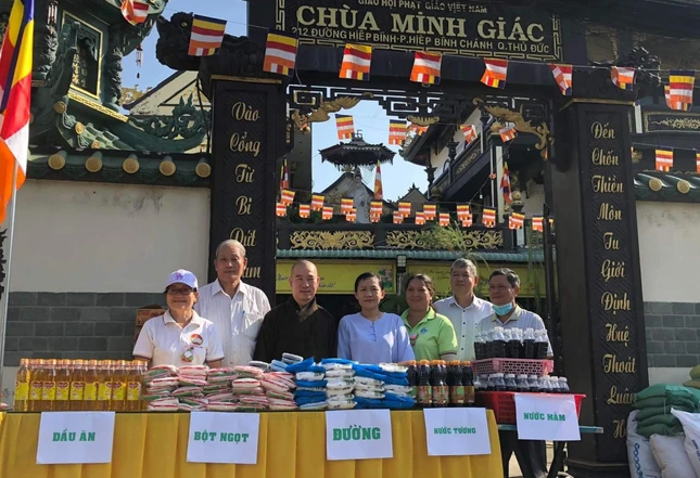 Gian hàng 0 đồng tại chùa Minh Giác - Ảnh:ĐQ