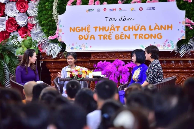 Nghe các vị khách mời chia sẻ Nghe các vị khách mời chia sẻ