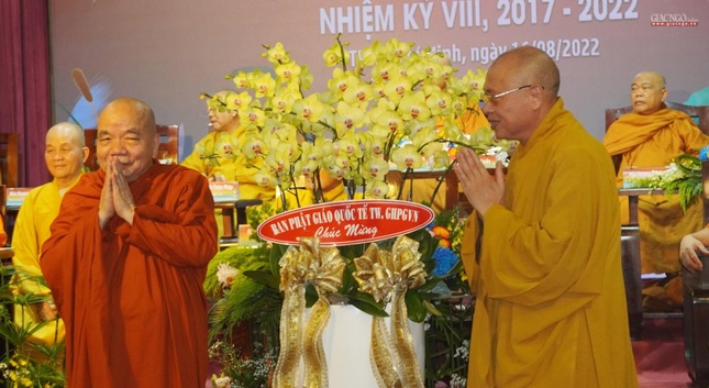 Lẵng hoa chúc mừng của Ban Phật giáo quốc tế Trung ương