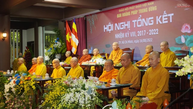 Chư tôn đức chứng minh